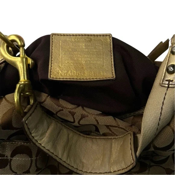 EUC Coach Hampton Signature monogram Canvas shoulder Bag 8631